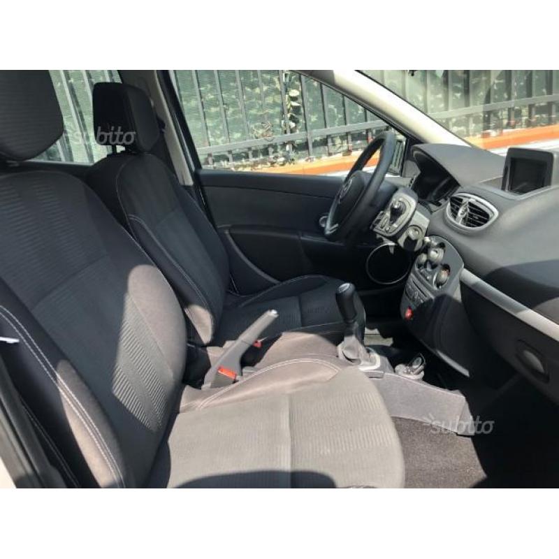 Renault clio navi 1.2 gpl\benz