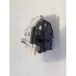 Serratura portiera posteriore destra audi A3 2014