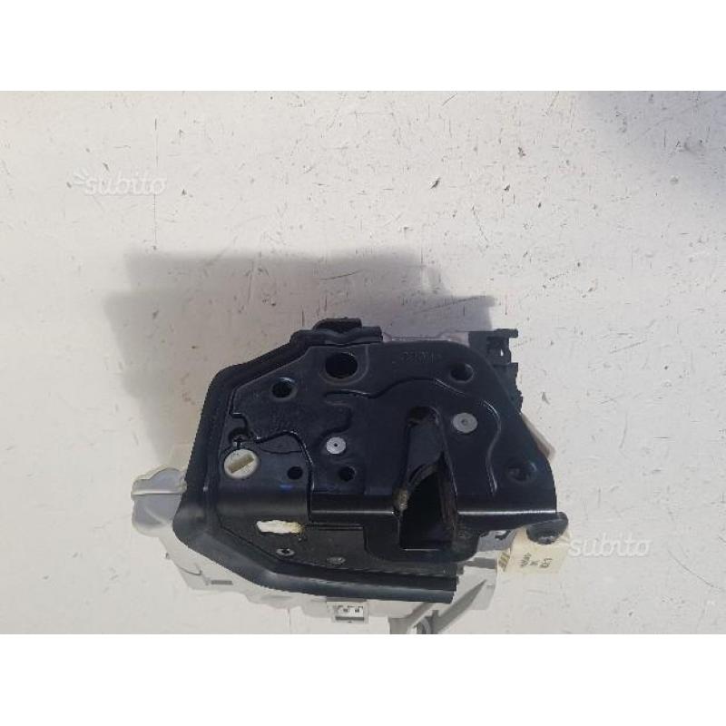 Serratura portiera posteriore destra audi A3 2014
