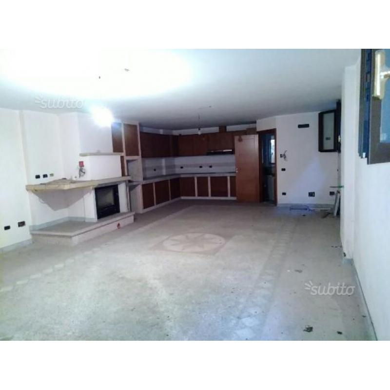 Stabile e 2 ville a schiera