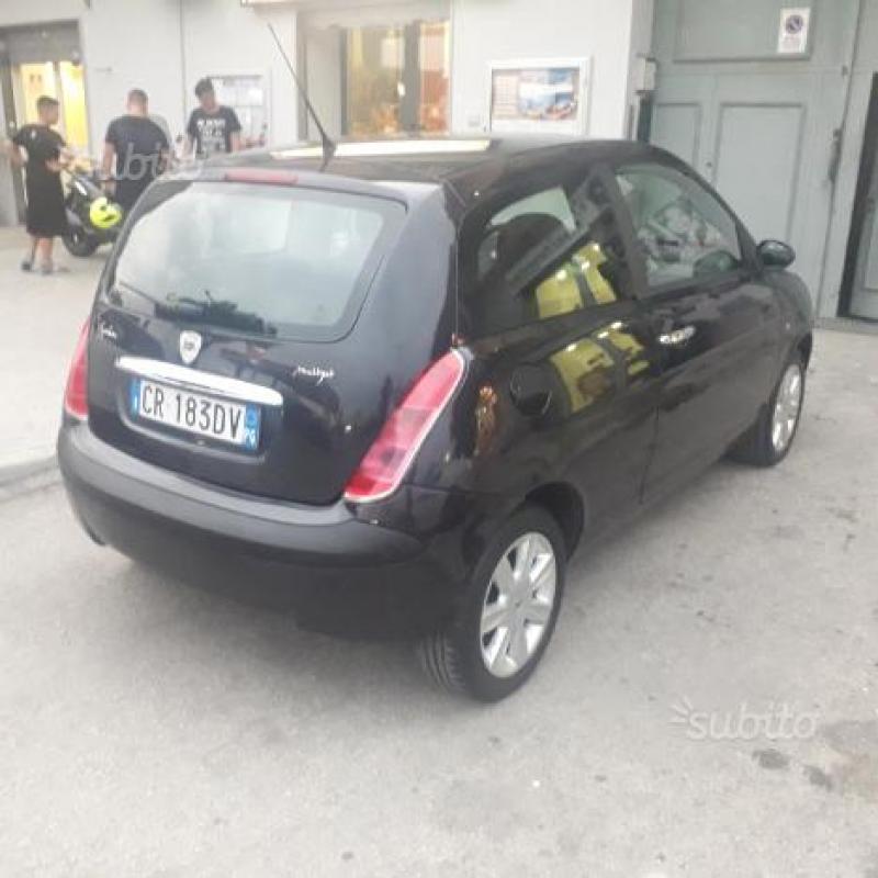 Lancia y