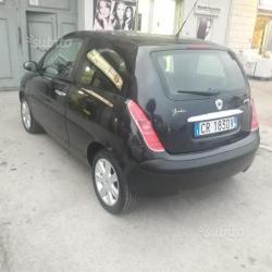 Lancia y