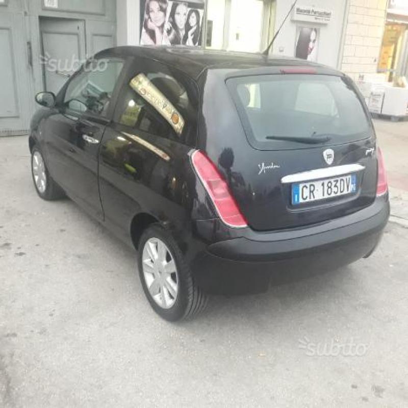 Lancia y