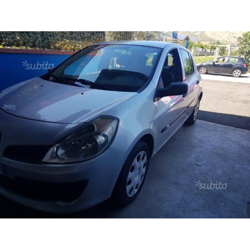 Renault clio 2500dci