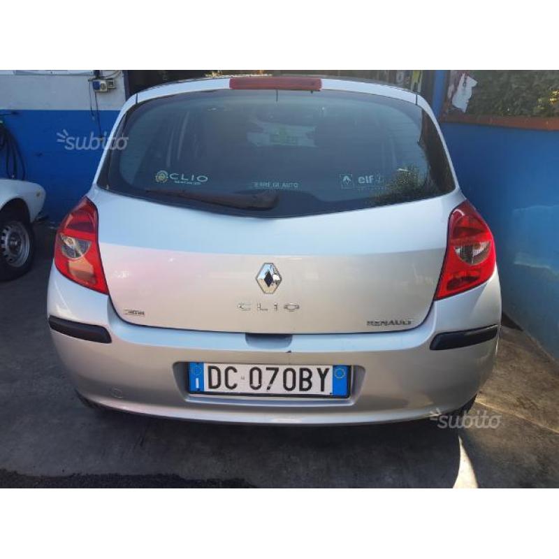 Renault clio 2500dci