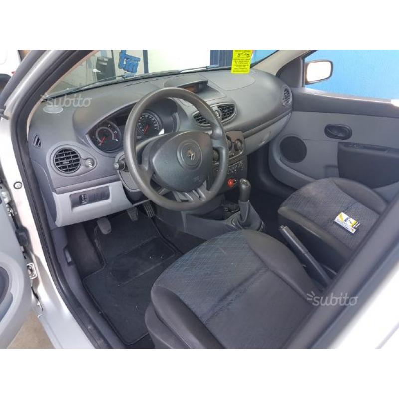 Renault clio 2500dci