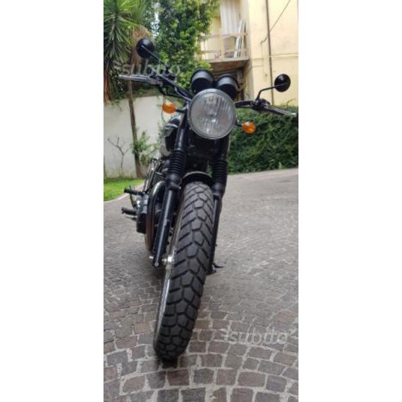 Triumph bonneville T100 black