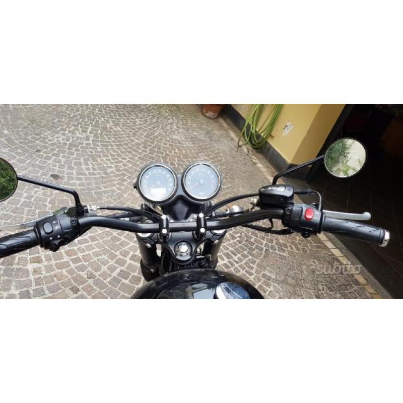 Triumph bonneville T100 black