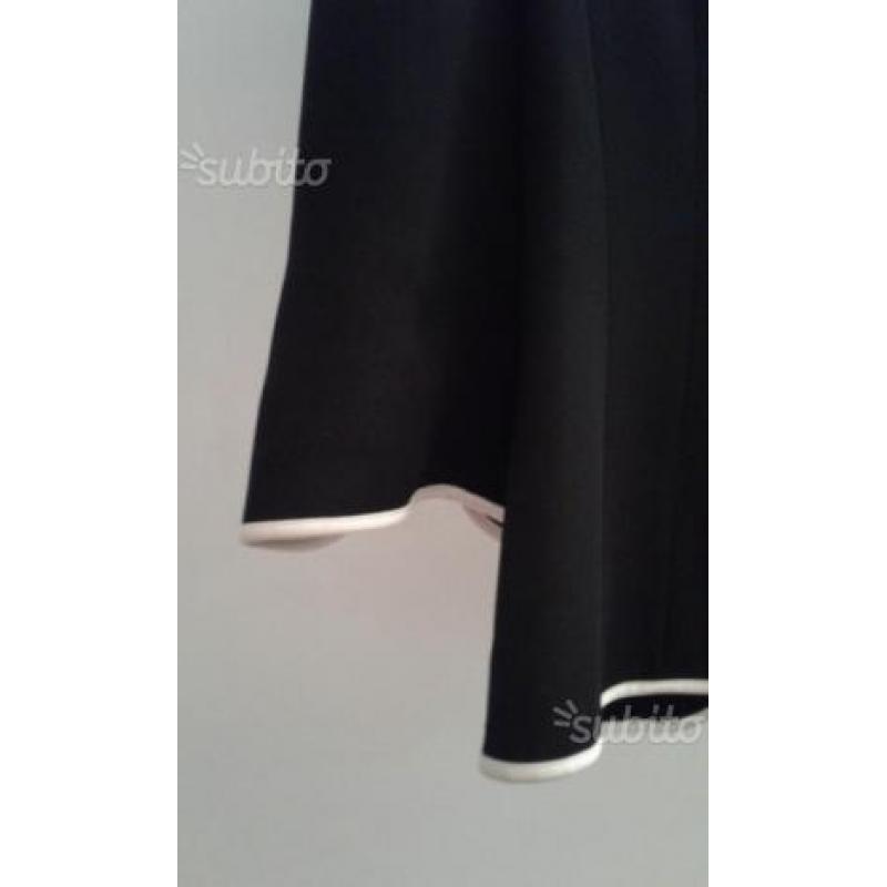 Giacca elegante nera nuova con etichetta