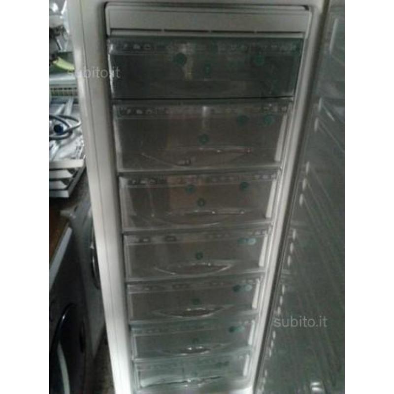 Congelatore verticale miele