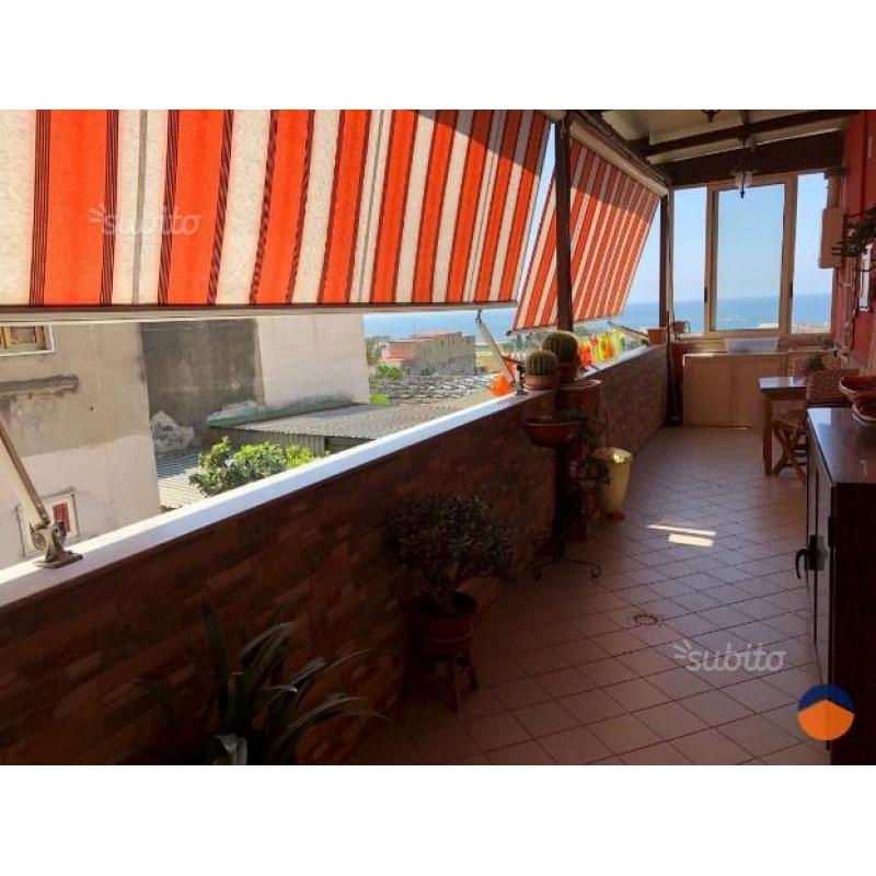Appartamento con terrazzo vista mare