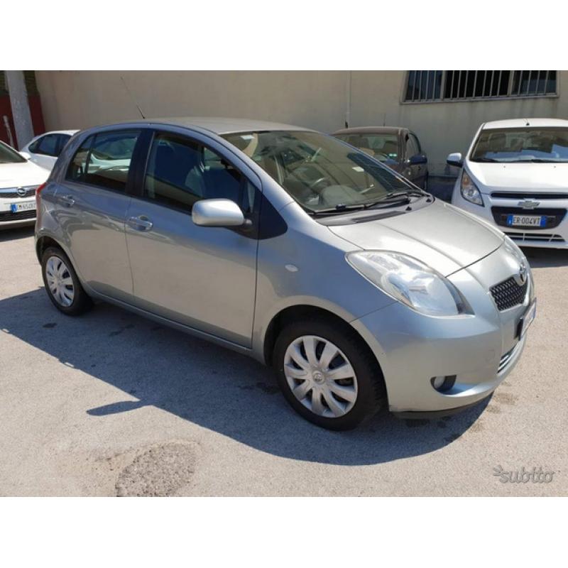TOYOTA Yaris 1.3 5 porte M-MT Sol