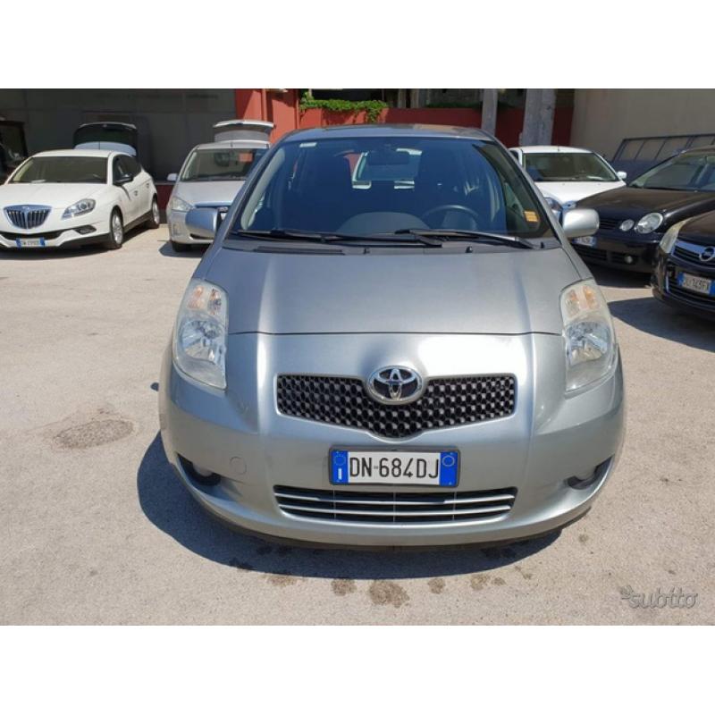 TOYOTA Yaris 1.3 5 porte M-MT Sol